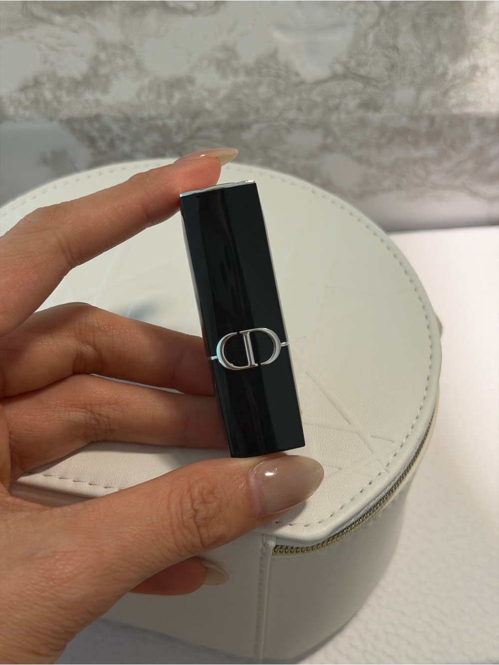Dior Women Pouch with Lipstick & Lip Gloss Set — White - Picture 7 of 12